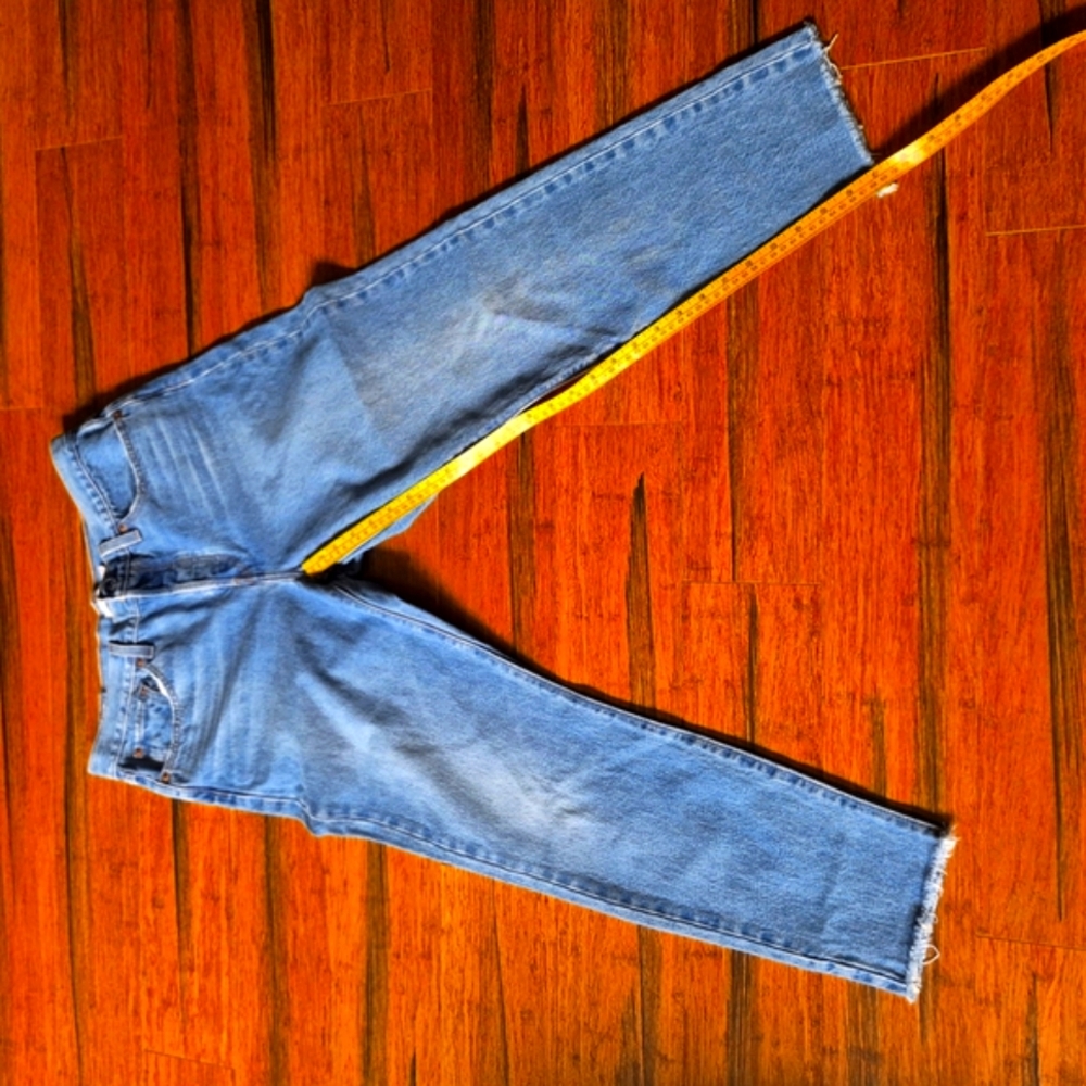 Levi's Blue Ankle Cropped Wedgie Jeans: NWOT, NEVER WORN. - Picture 6 of 8